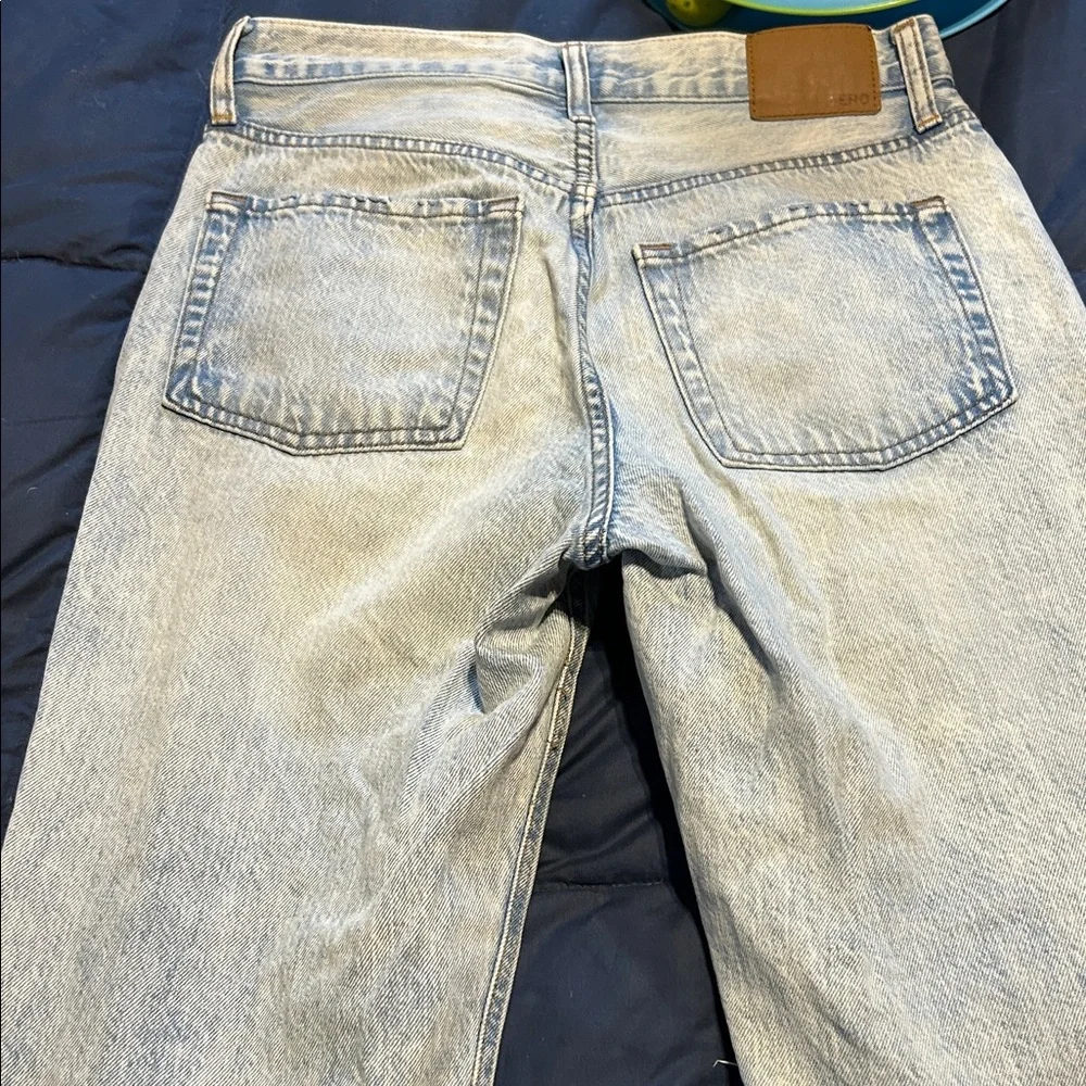 Aeropostale Heavily Distressed Relaxed Jeans - Picture 7 of 9